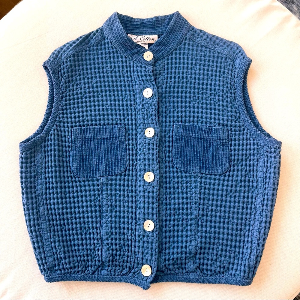 Vintage Chunky cotton waffle top vest w/mother of pearl buttons. Sz L RARE